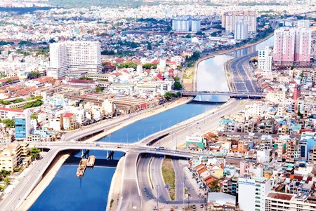 East West or Vo Van Kiet Boulevard in Ho Chi Minh City, the largest city in the southern key economic zone and Vietnam (Illustrative photo: SGGP)